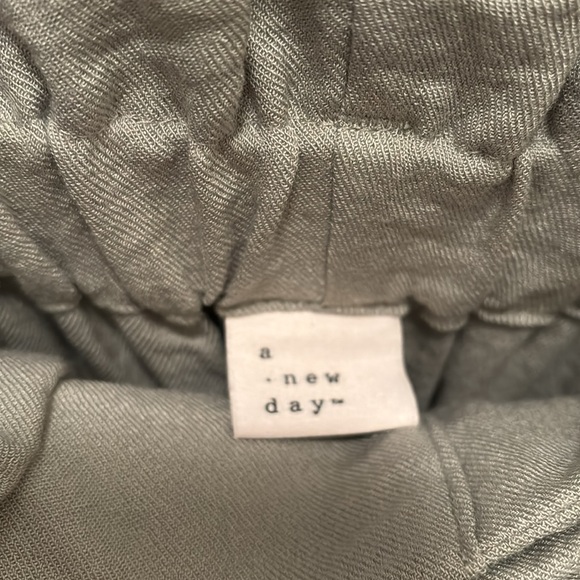 Sage paper bag pant with belt - Picture 4 of 6